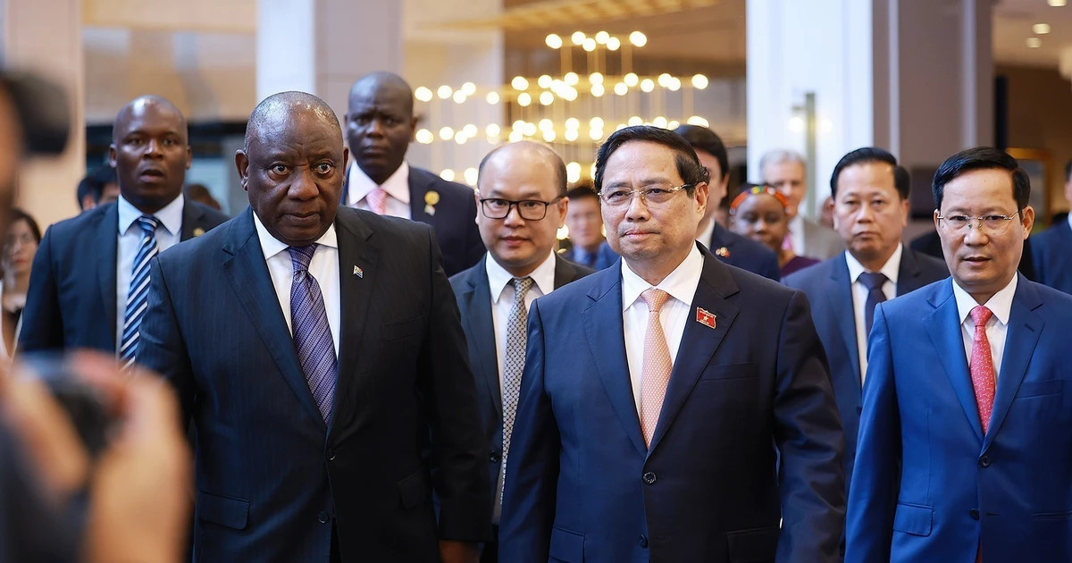 Vietnamese PM, South African President attend joint business forum
