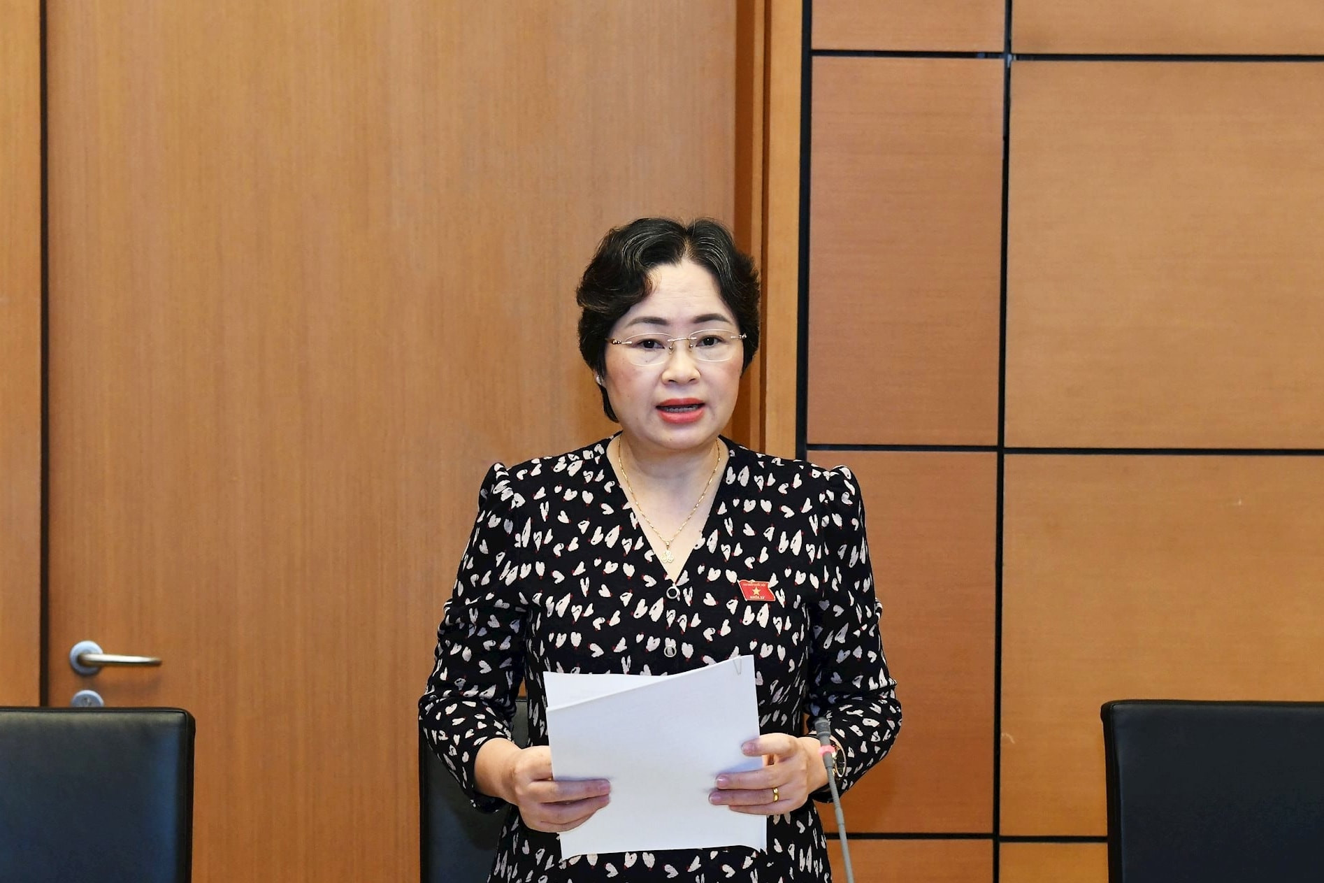 Civil servants quitting at 40–50 raises workforce concerns