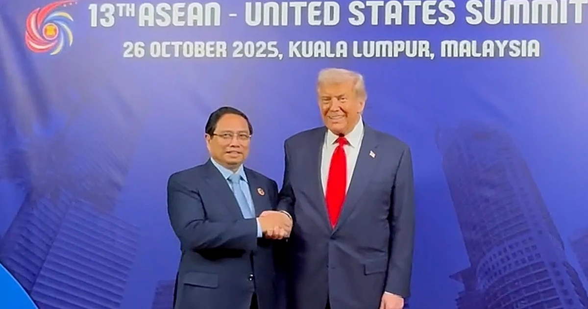 Vietnamese PM meets US President on 13th ASEAN–US Summit sidelines