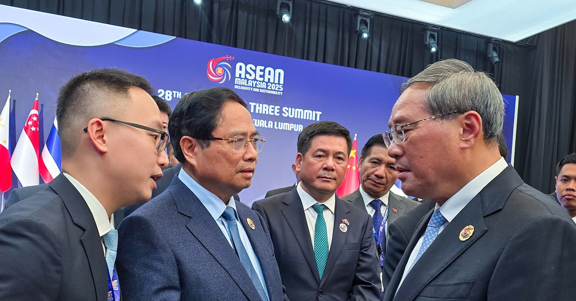 Prime Minister Chinh meets leaders of China, Korea, Indonesia, and New Zealand