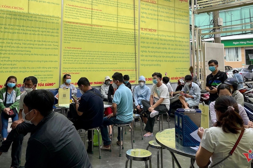 Real estate buying and selling without notarization: step forward or legal risk?