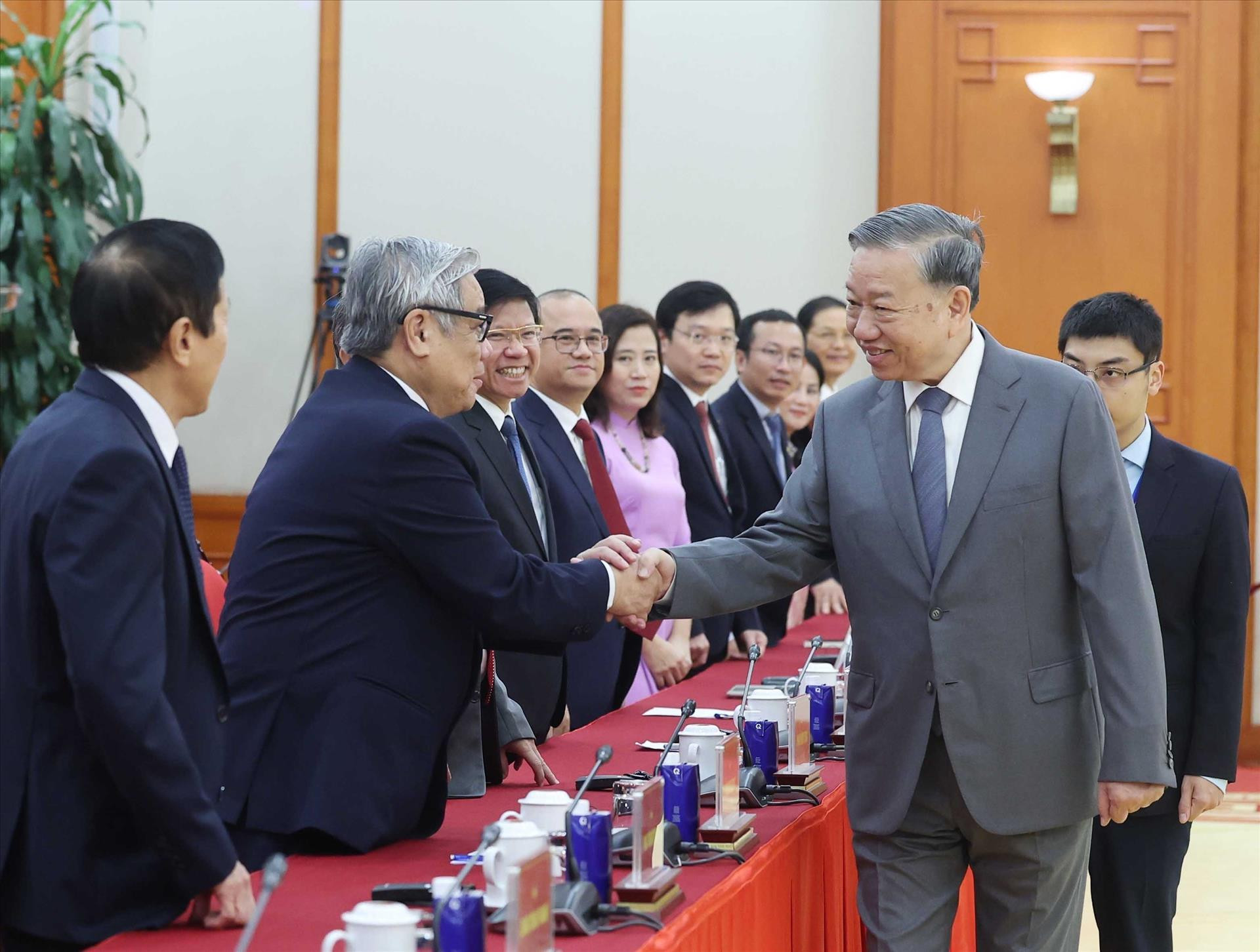 vna potal tong bi thu tiep dai bieu du hoi thao quoc te viet nam hoc lan thu 7 836417126 13 49 23.jpg