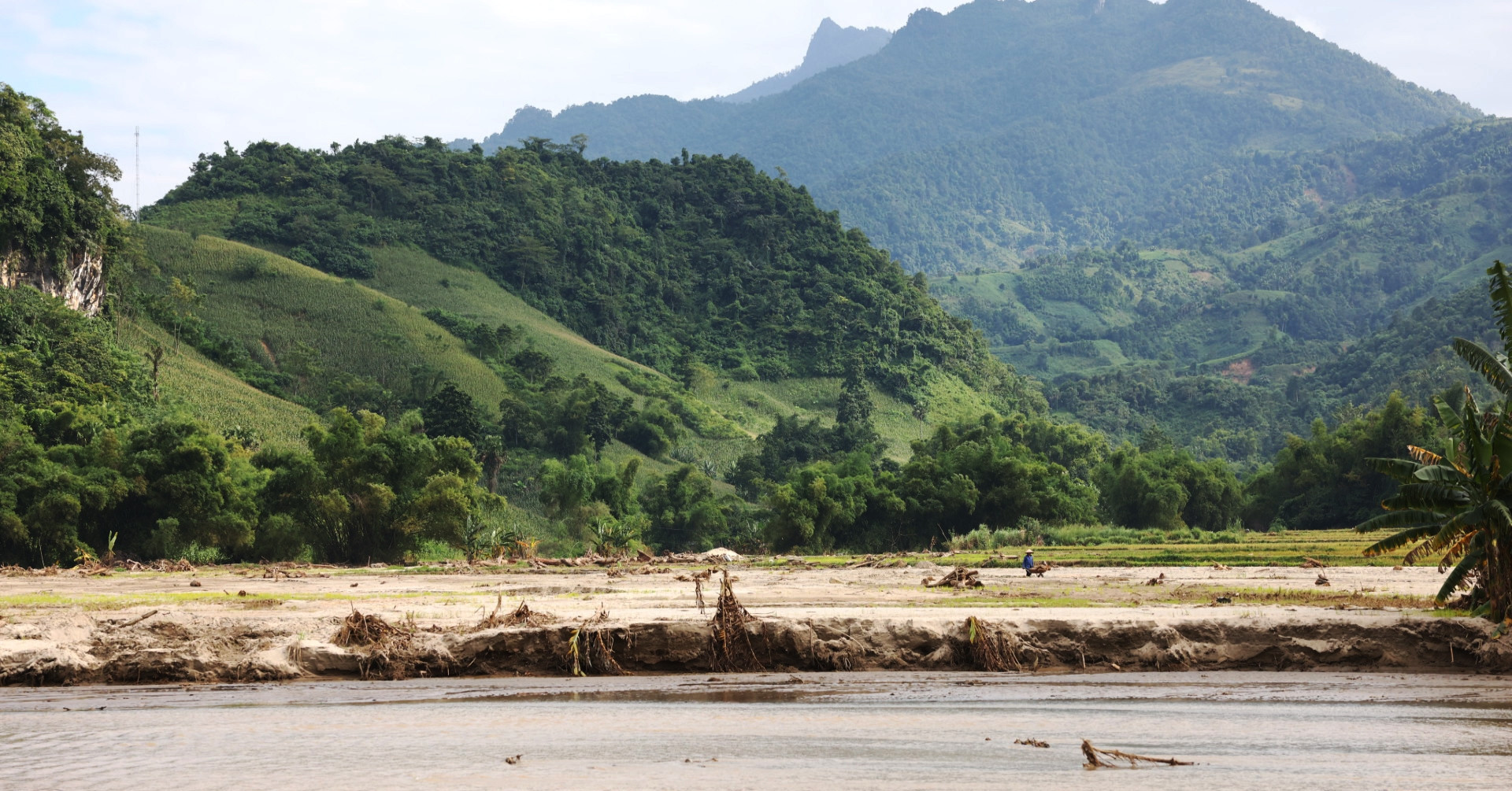 Flood turns village into sandy wasteland as officials plan public auction