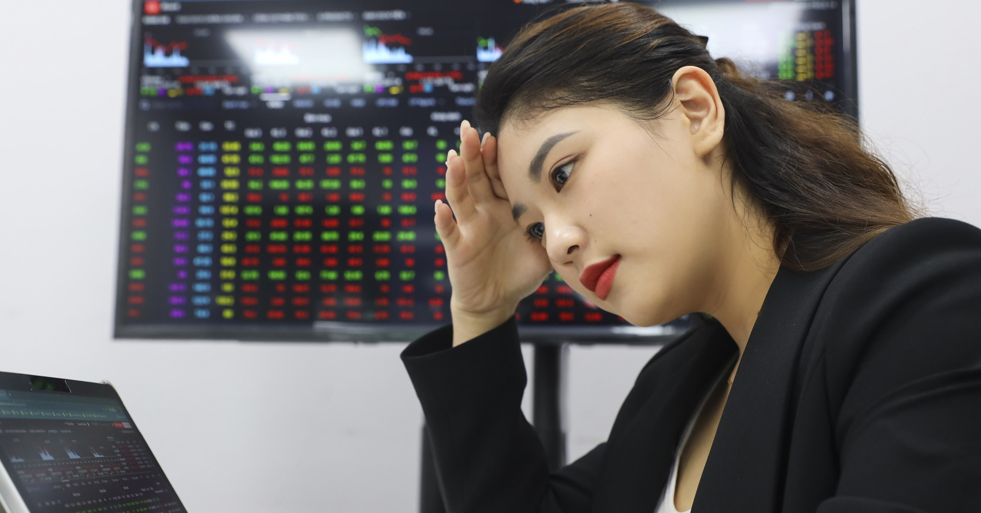 Vietnam’s stock market loses $5 billion in late-session sell-off