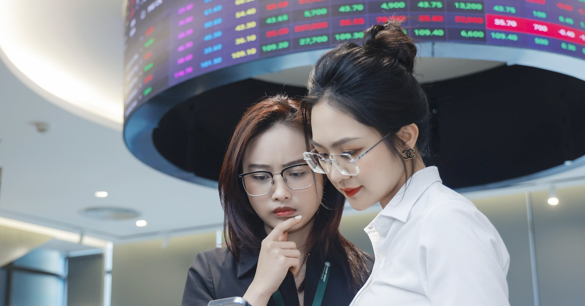 $10 billion swing as VN-Index rebounds sharply from sell-off