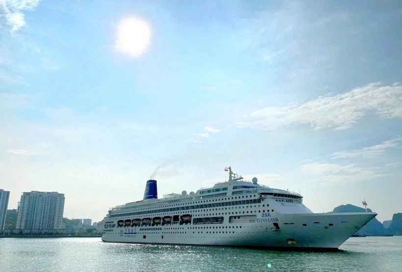 Chinese tourists stream back to Quang Ninh province