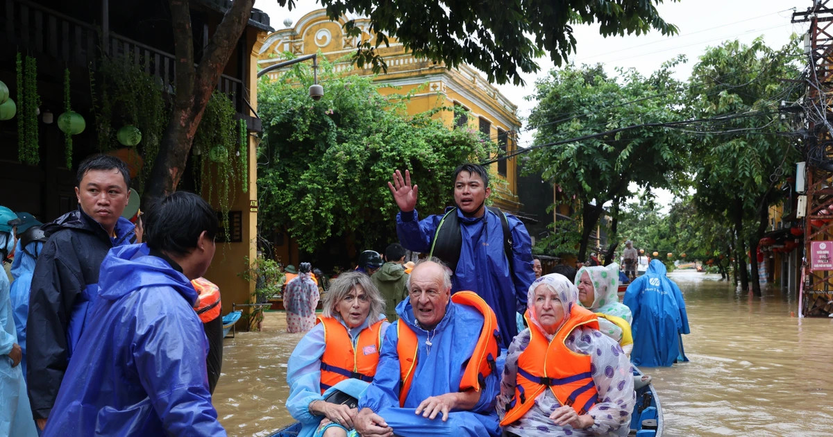 Da Nang declares emergency as heavy rains cause severe floods and landslides