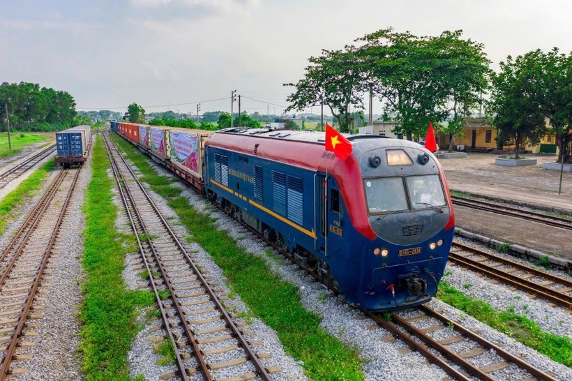 Vietnam, Russia push ahead 2,200-km rail link project
