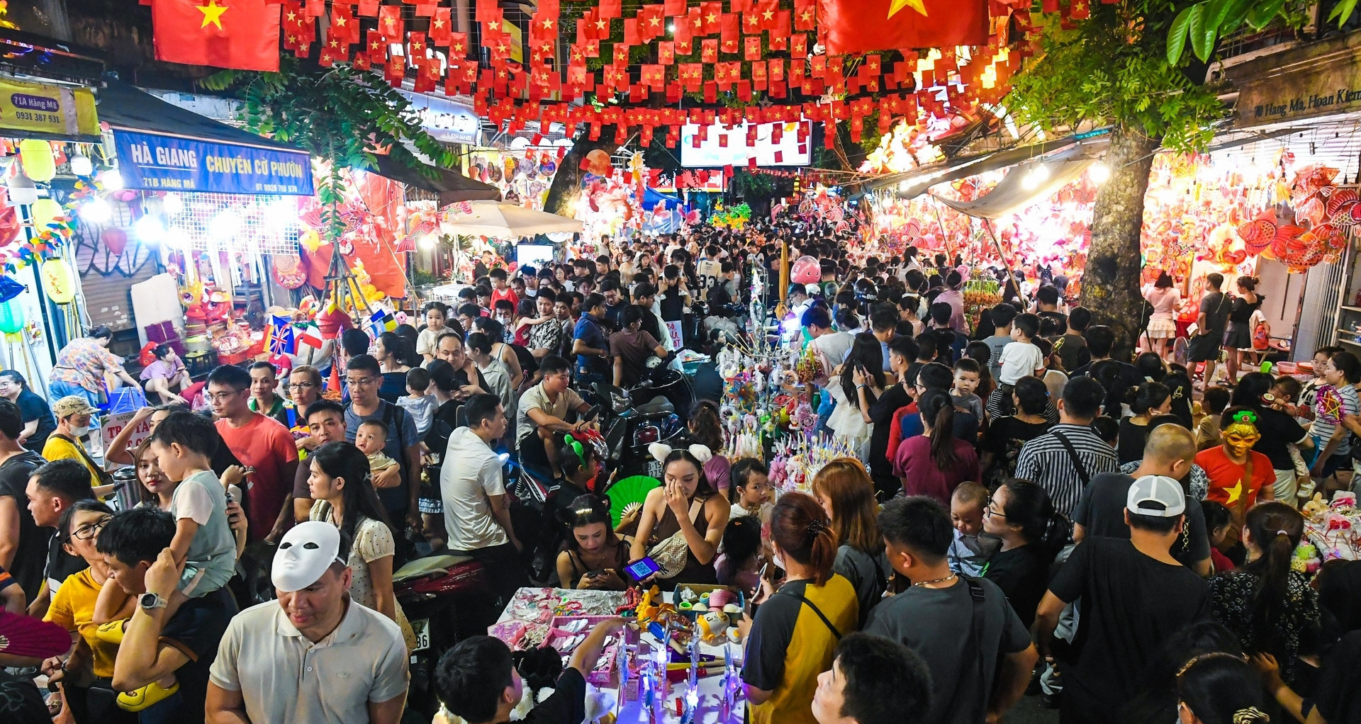 Hanoi’s top 3 festive spots for Mid-Autumn 2025 celebrations