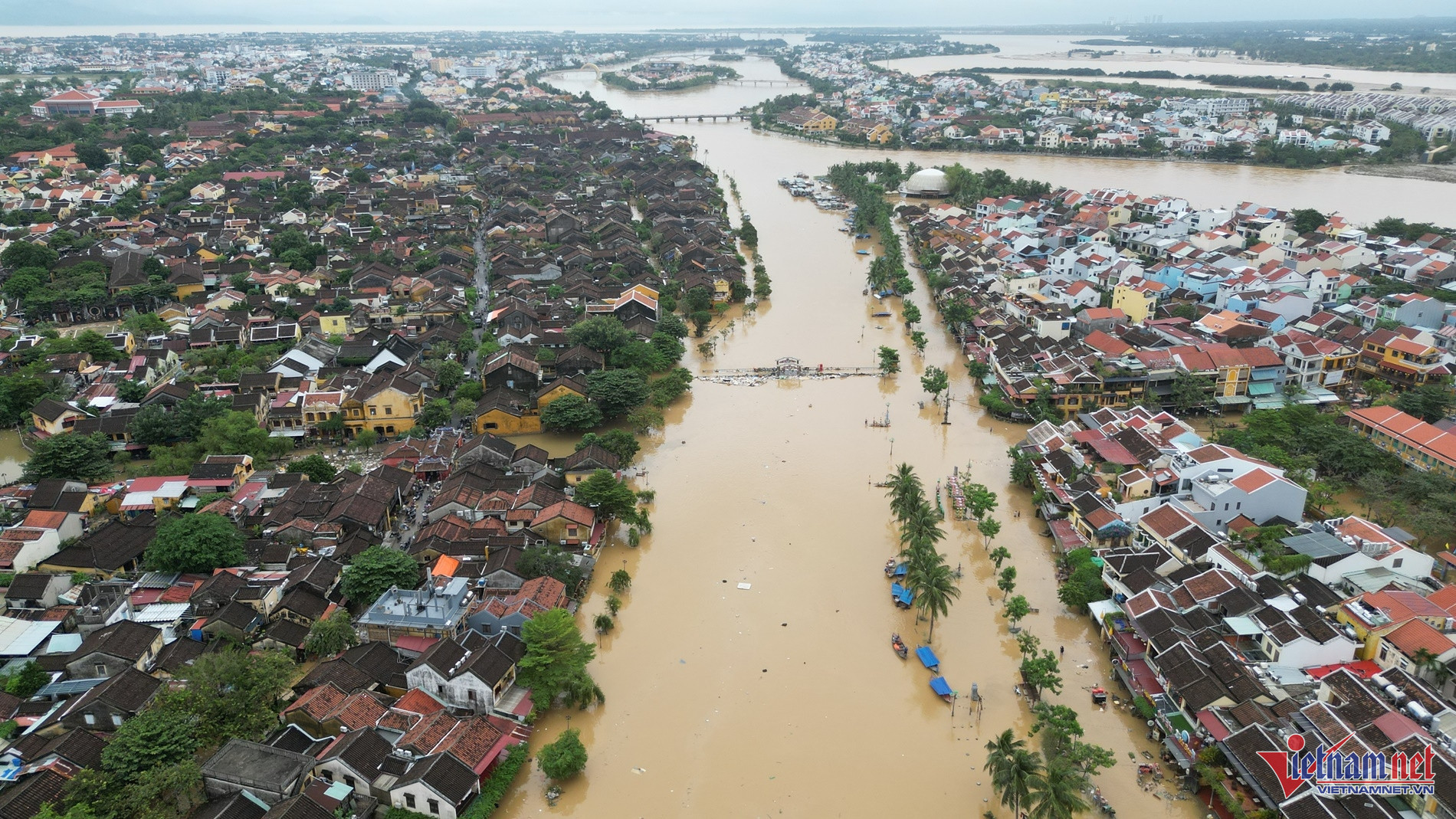 floods in vietnam.jpg