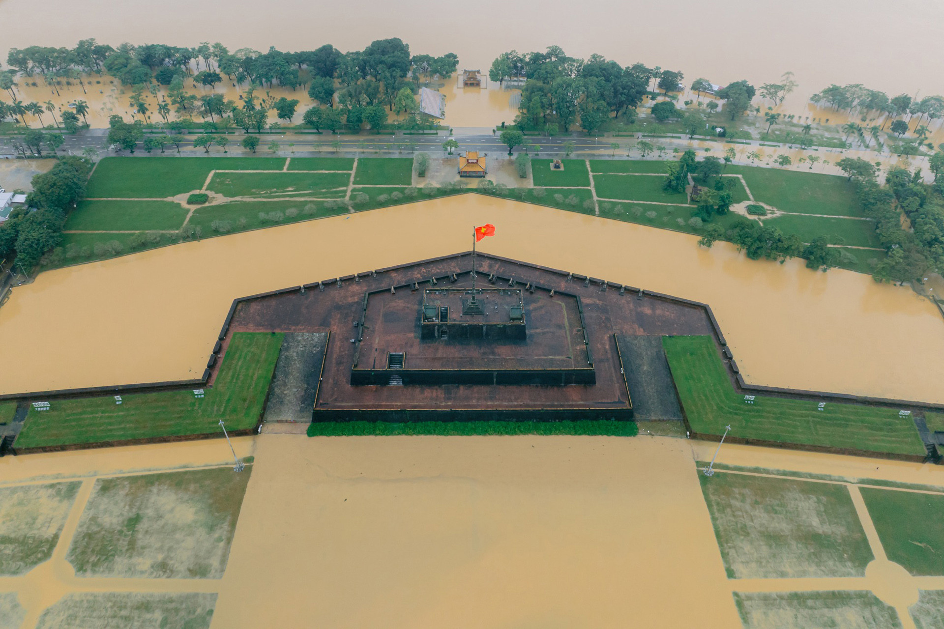 floods in vietnam1.jpg