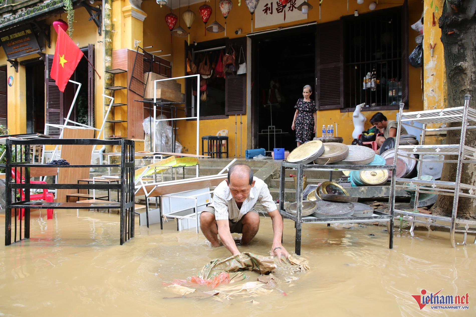 floods in vietnam13.jpg