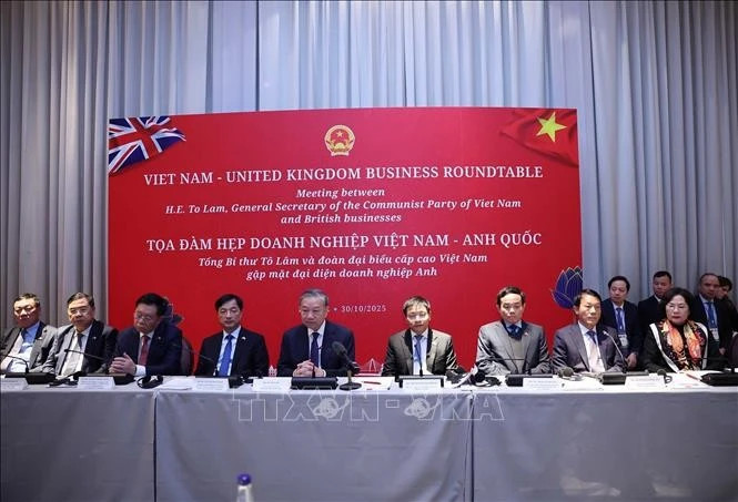 Party General Secretary calls on UK firms to expand business, investment in VN