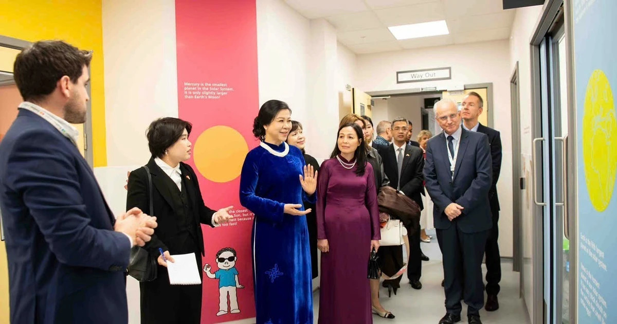 Party leader’s spouse visits Evelina London Children’s Hospital