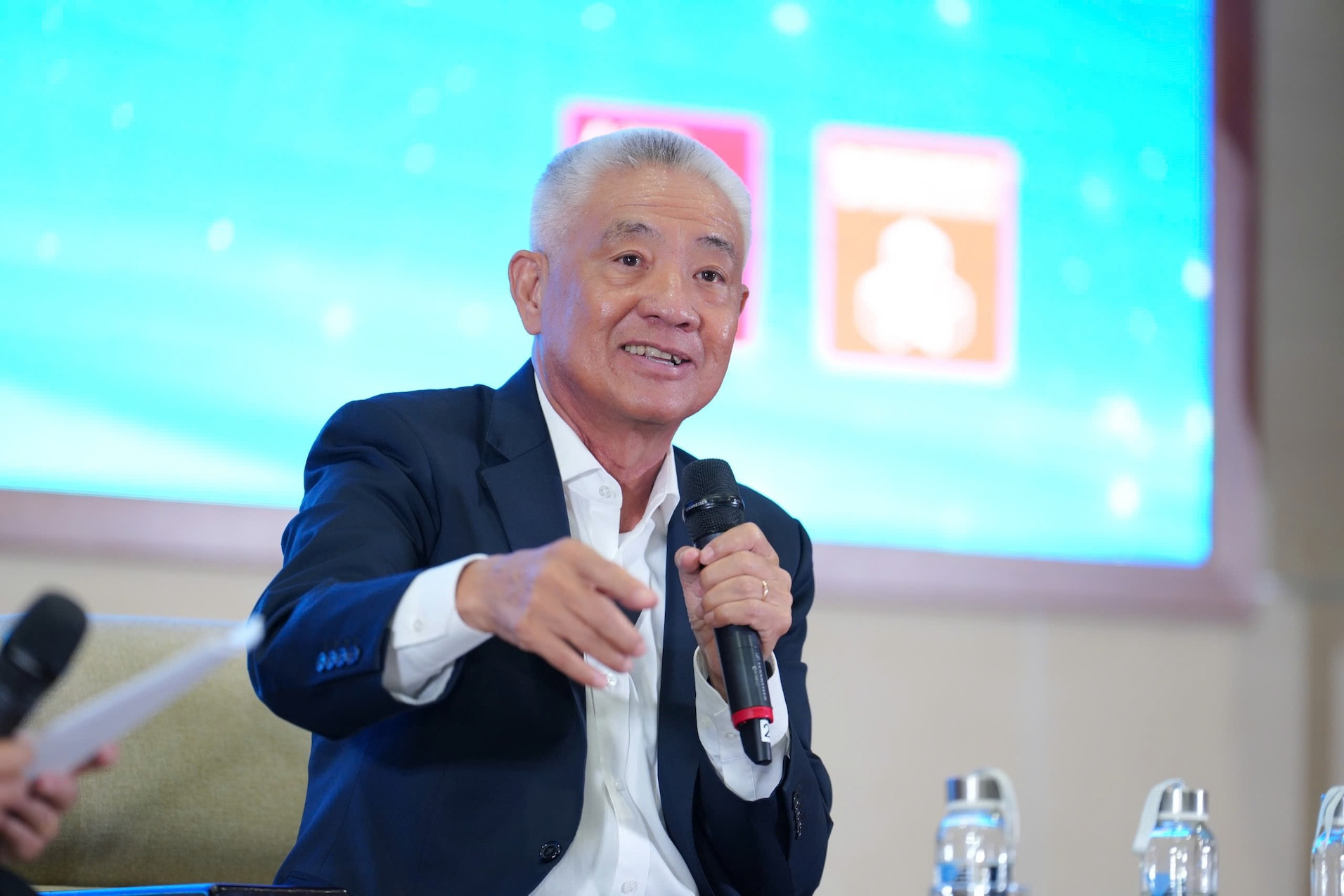 TS noi chuyen ThienThong.jpg