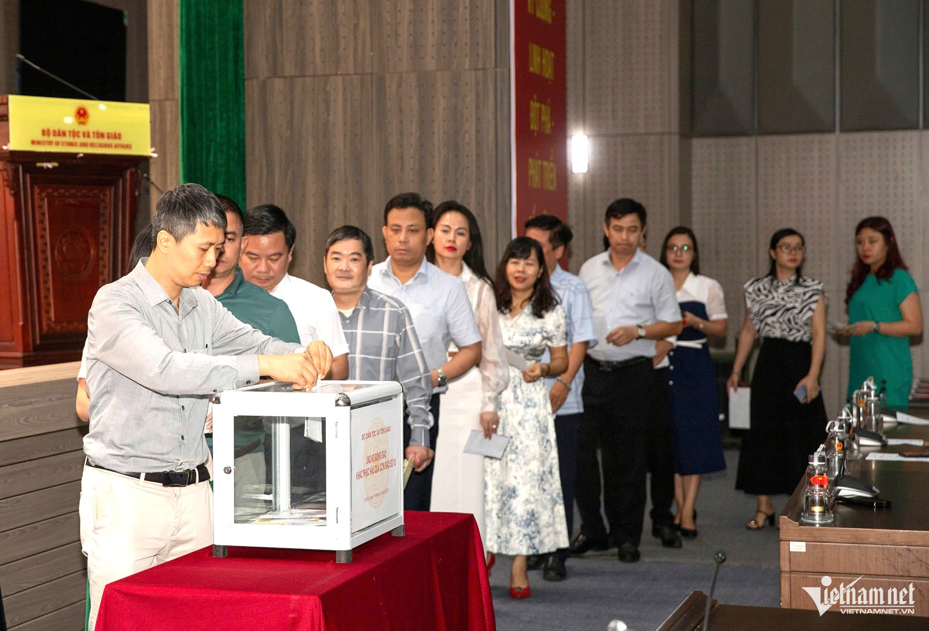 W-Ủng hộ bão số 10 4.jpg