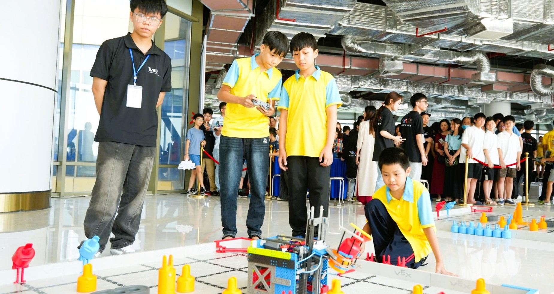 Vietnam launches robotics championship to select teams for global finals