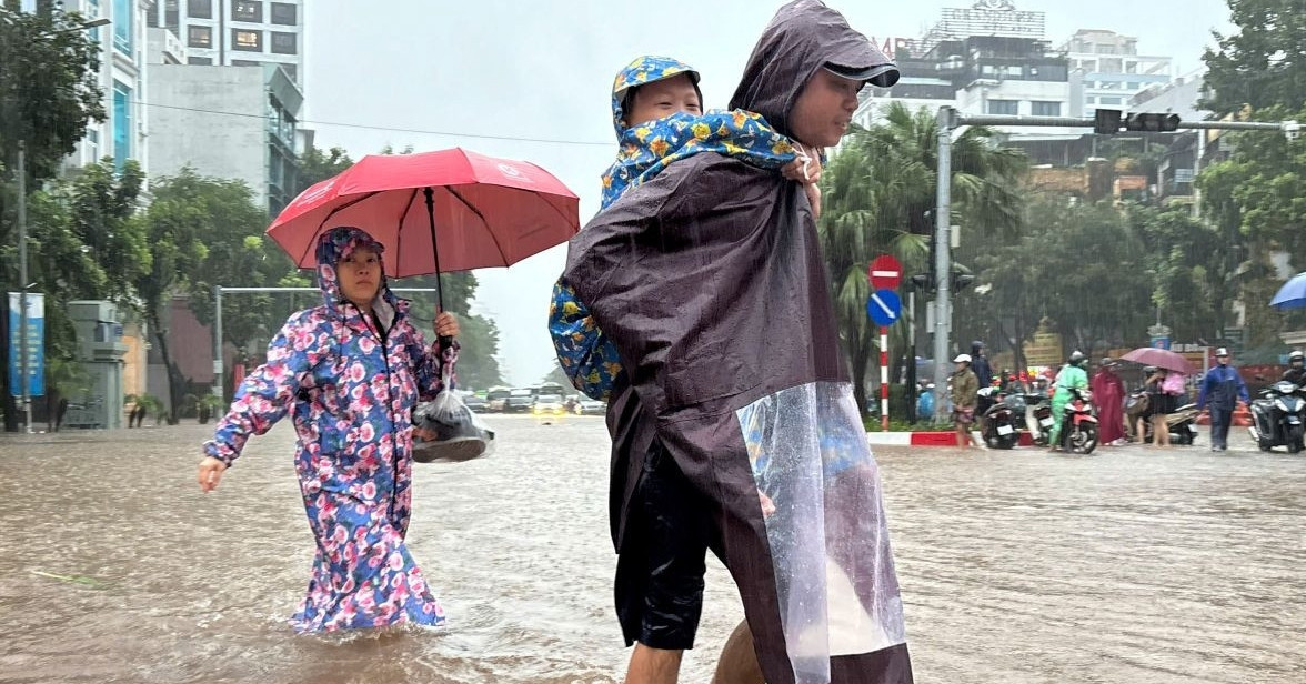 Who decides when students stay home? Hanoi’s storm policy under scrutiny