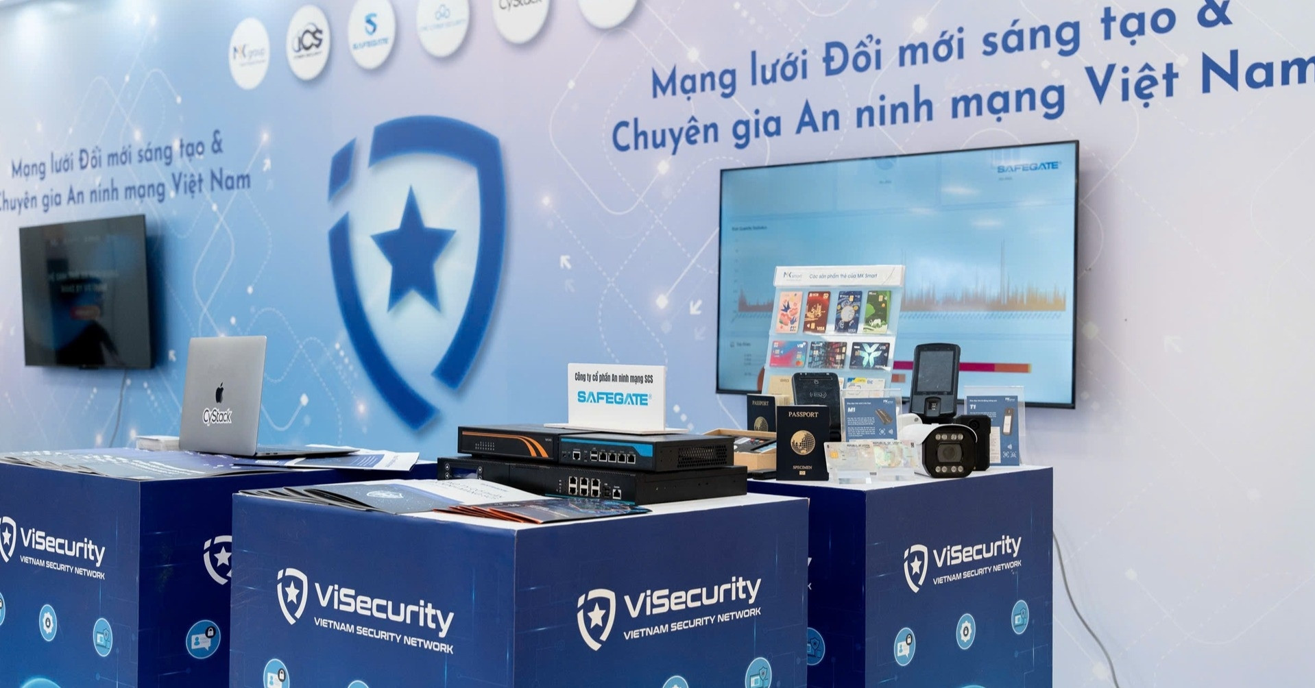 Vietnam sets deadlines for tech program rollouts with global partnerships