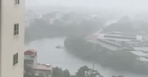 Massive lightning bolt captured as Hanoi battles severe flooding