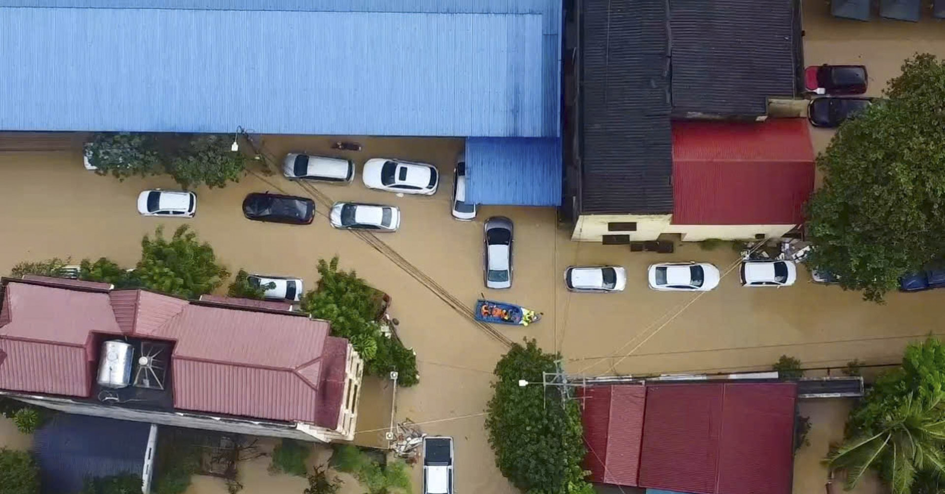 Over 5,000 responders deployed as floods isolate Thai Nguyen
