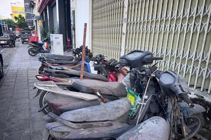 Vietnam debates measures for aging motorcycles spewing black smoke