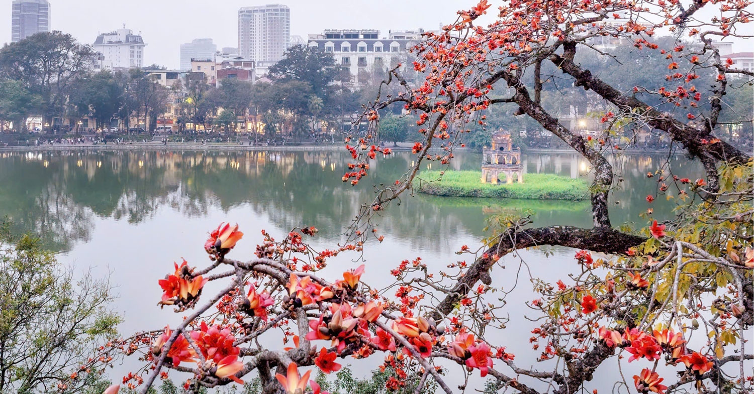 Exhibition reveals Hanoi’s pride through 80 stunning photographs