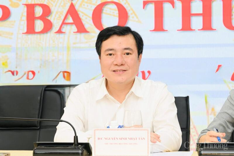 nguyen sinh nhat tan