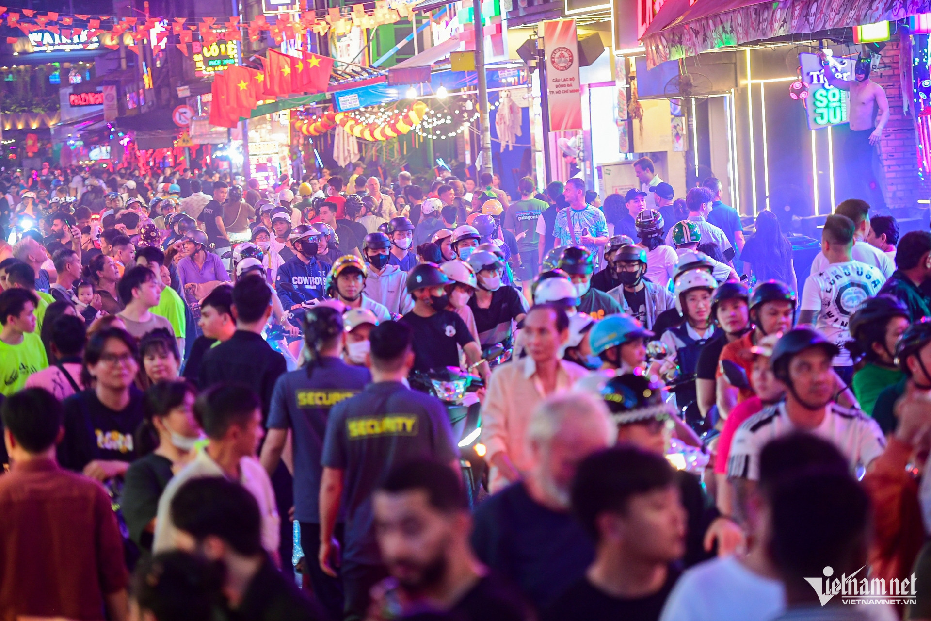 halloween saigon1.jpg