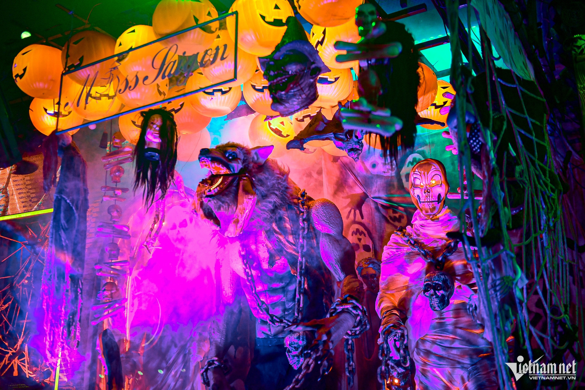 halloween saigon4.jpg