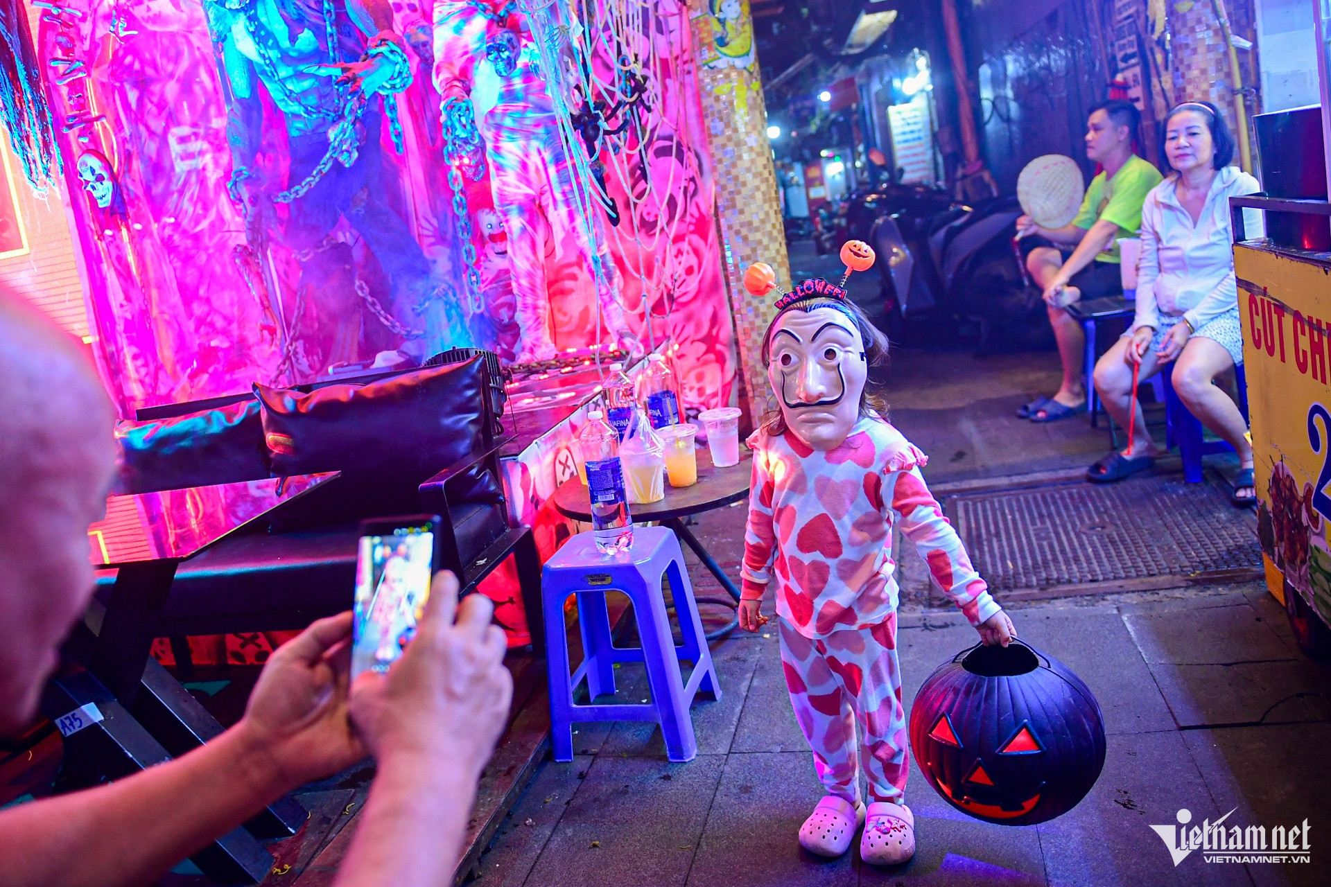 halloween saigon8.jpg