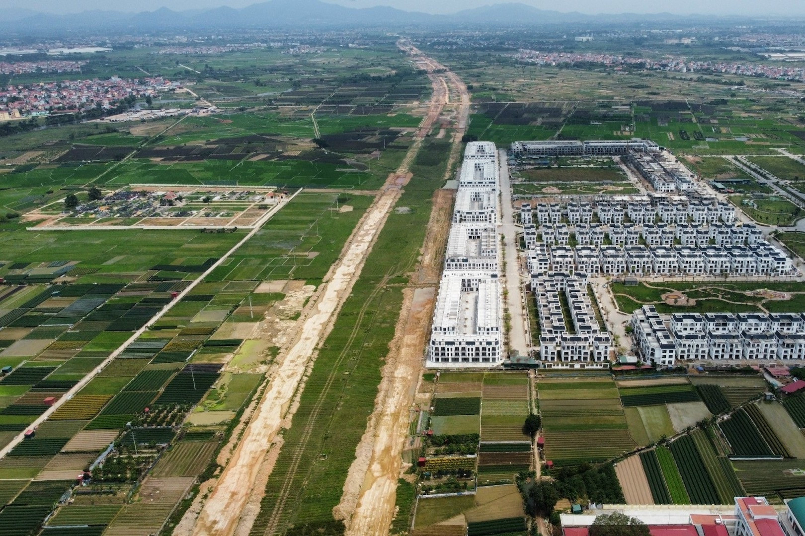 Hanoi proposes new land-price framework, record-high rate hits VND700 million/m2