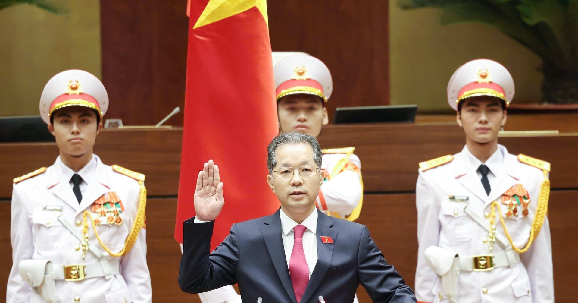 Nguyen Van Quang elected Chief Justice of the Supreme People's Court