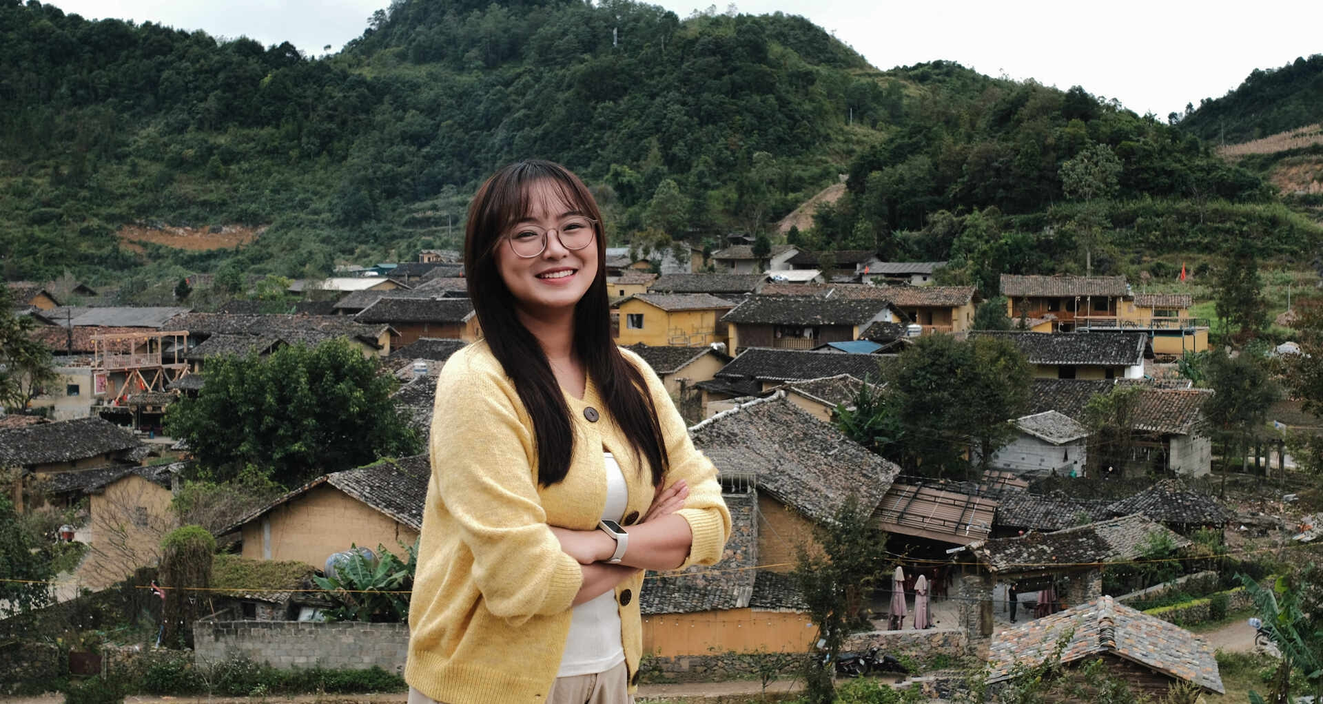 Peach blossoms bloom early in Lo Lo Chai, stunning visitors