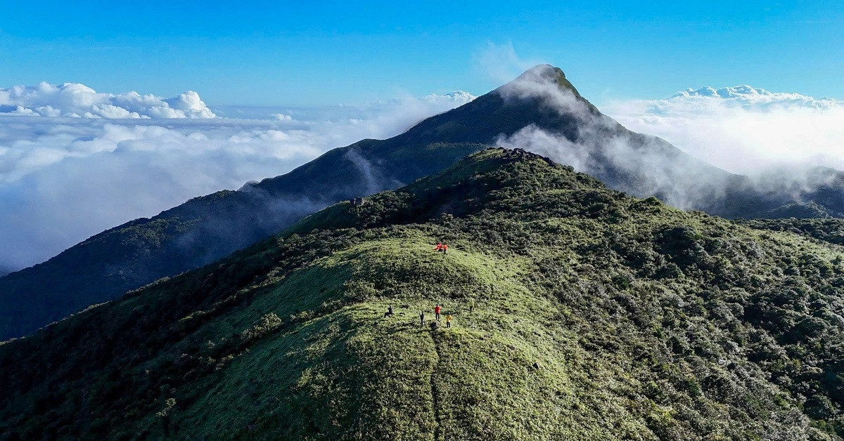 Quang Tri unveils cloud-hunting paradise atop Pa Thien and Voi Mep
