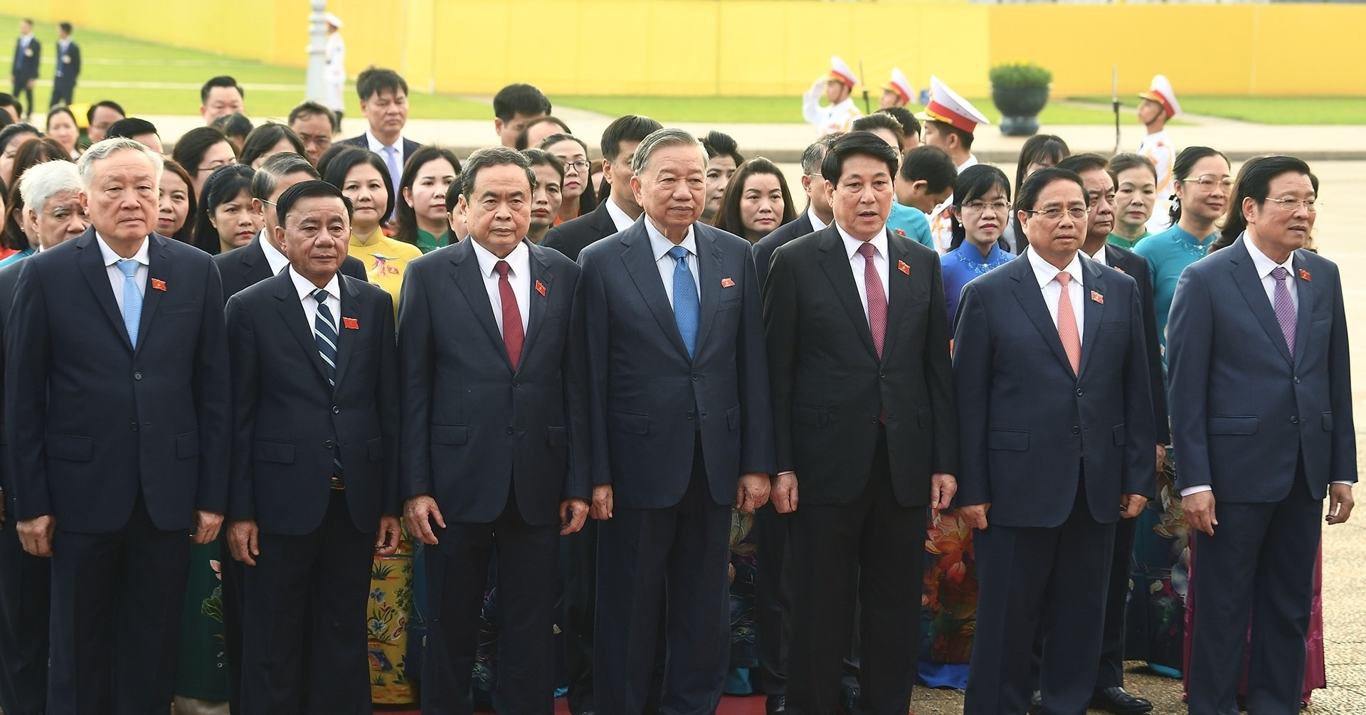 12 to 14 Politburo and Secretariat members to serve in Vietnam’s next parliament