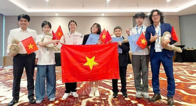 All five Vietnamese students get medals at World Young Physicists Olympiad