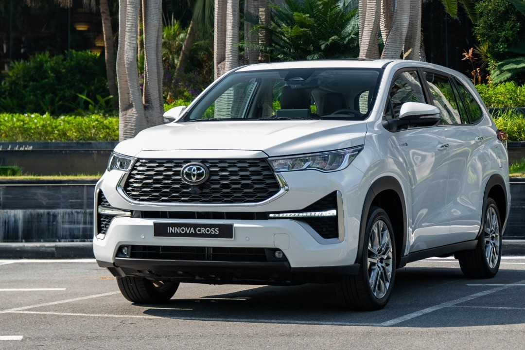 Hybrid cars boom as major price cuts expected from early 2026