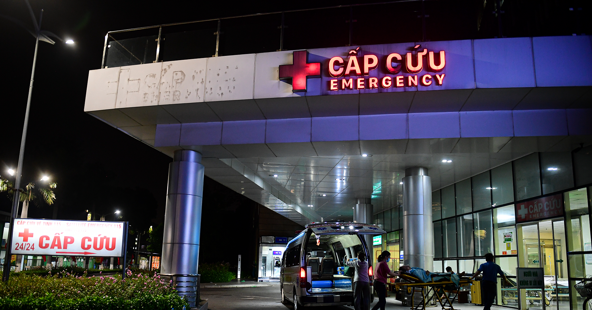 Suspected food poisoning in HCMC rises to 235 after eating banh mi