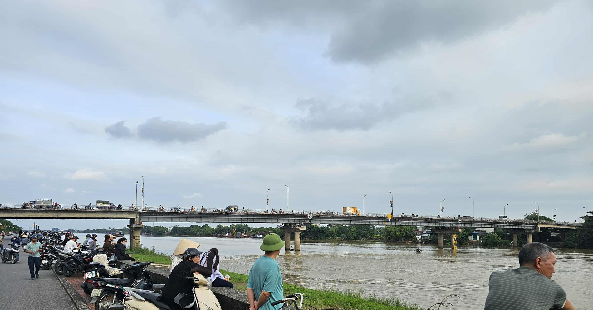 Tragedy on wedding day: 23-year-old groom vanishes, suspected river jump