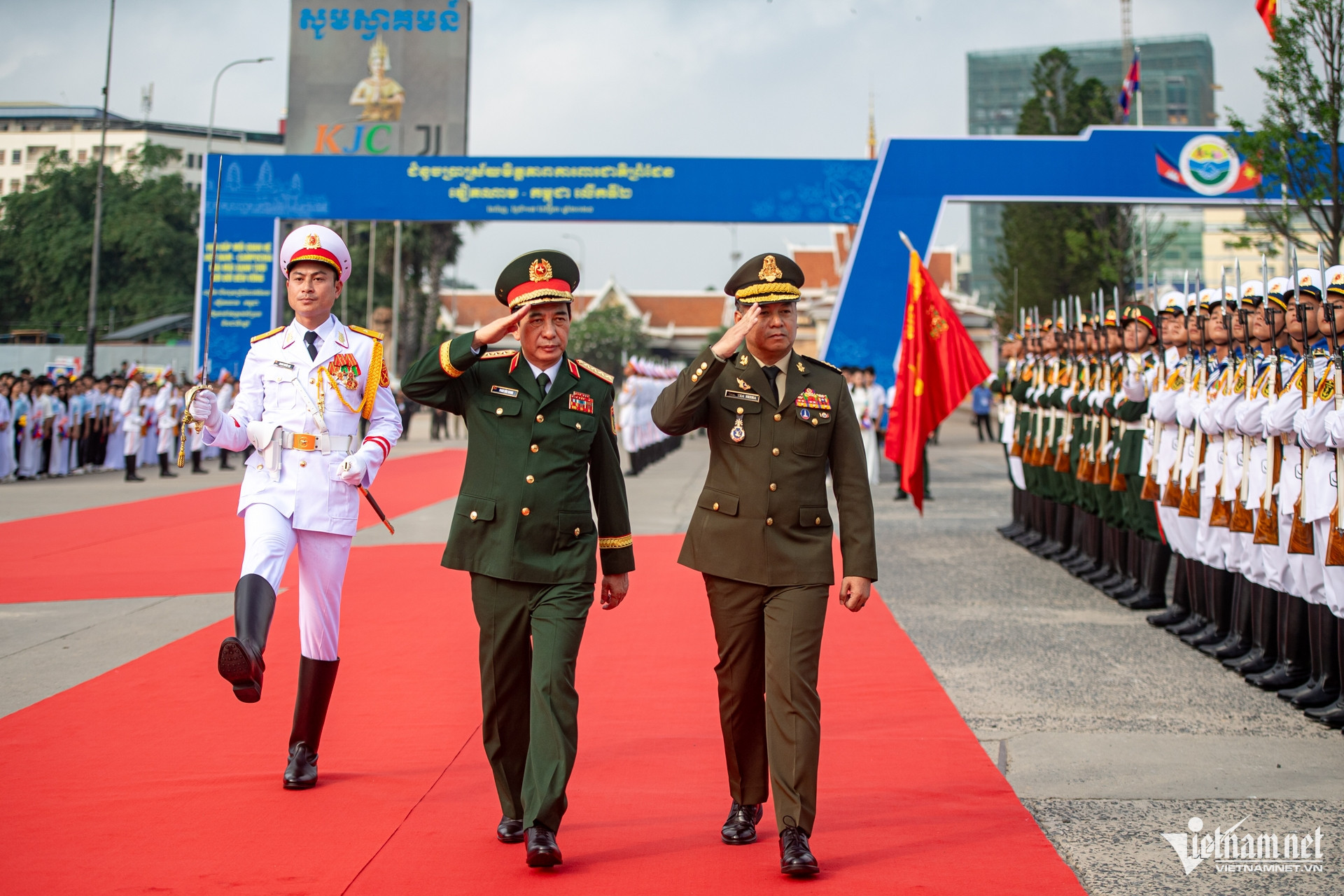 vietnam cambodia2.jpg