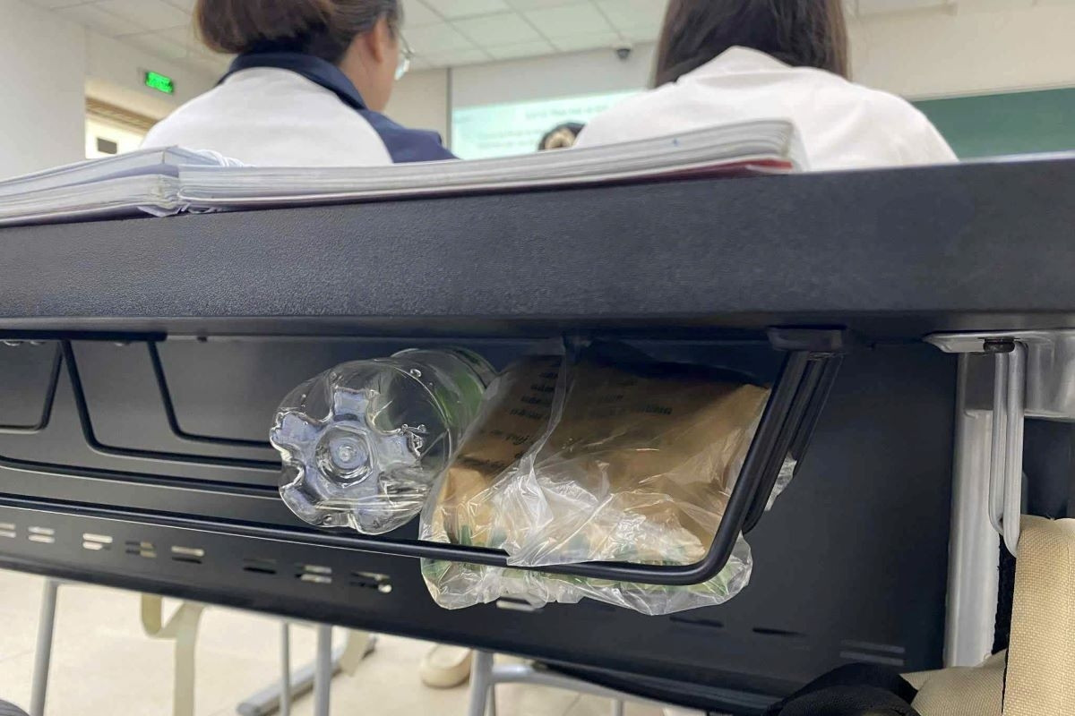 Food enters class: universities tighten eating and drinking rules