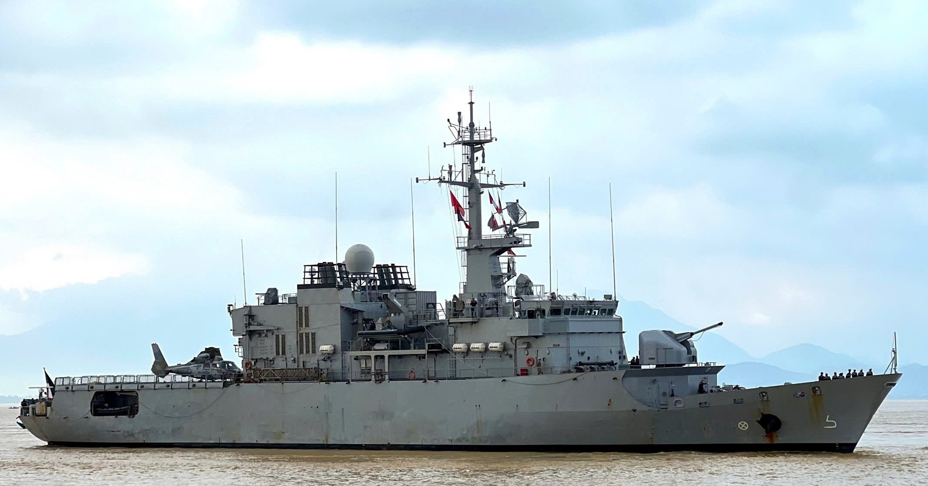 French Navy cruiser makes courtesy visit to Da Nang