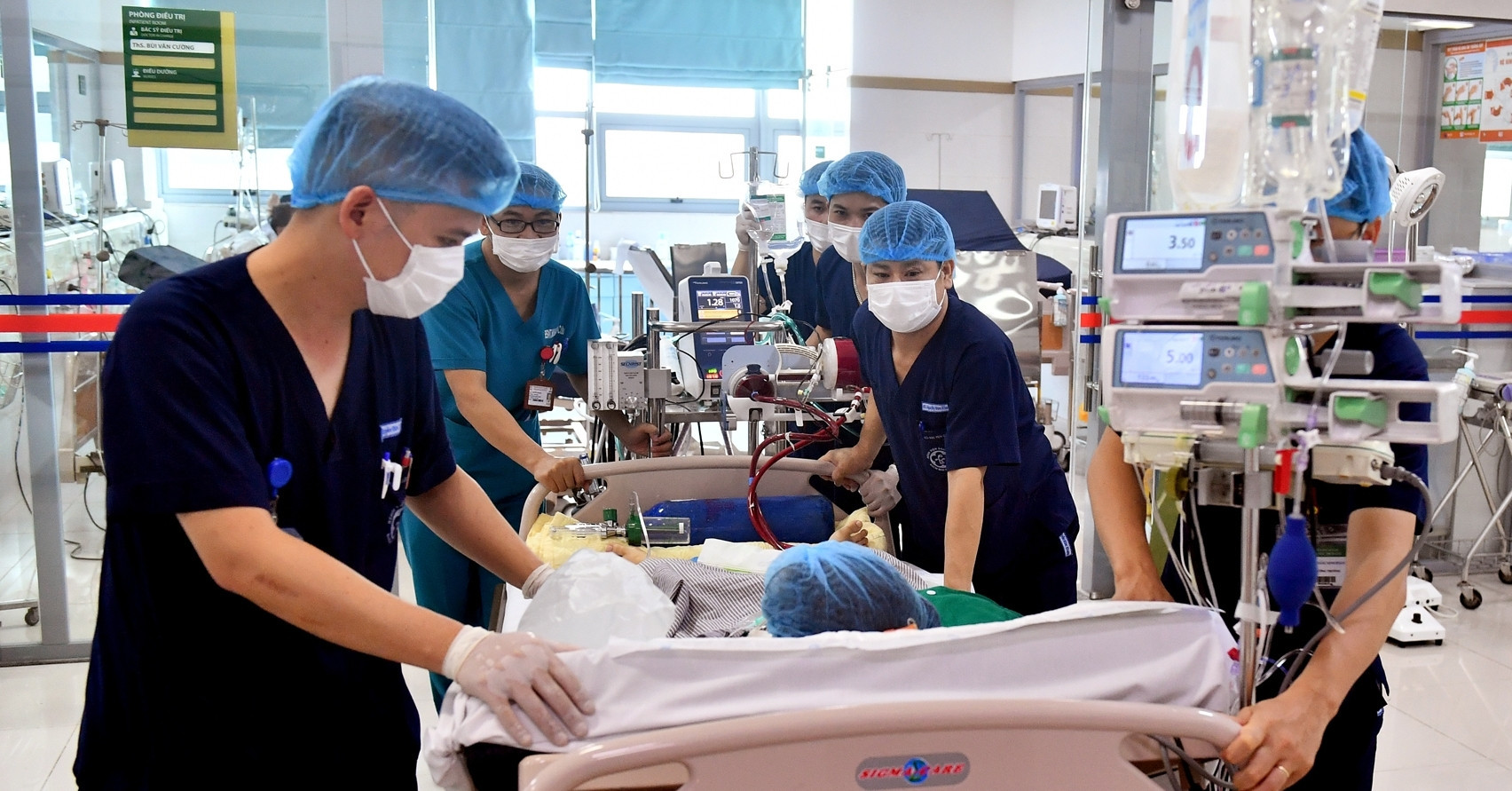 Vietnam plans protective measures and salary reform for health sector workers