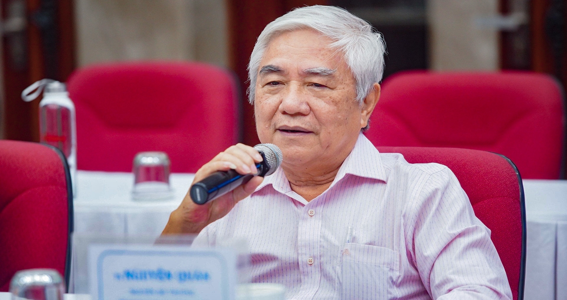 Foreign investors eye Vietnam chip sector, but hesitate over key gaps