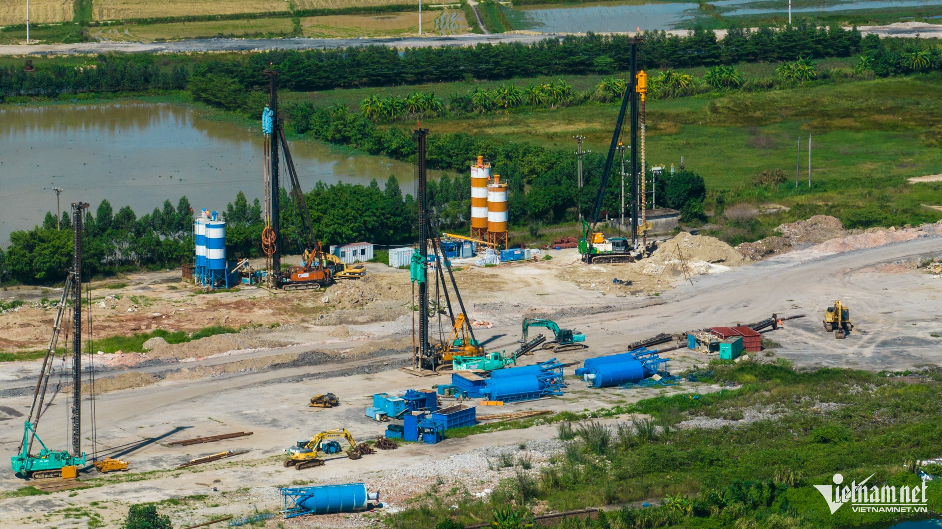 gia binh airport3.jpg