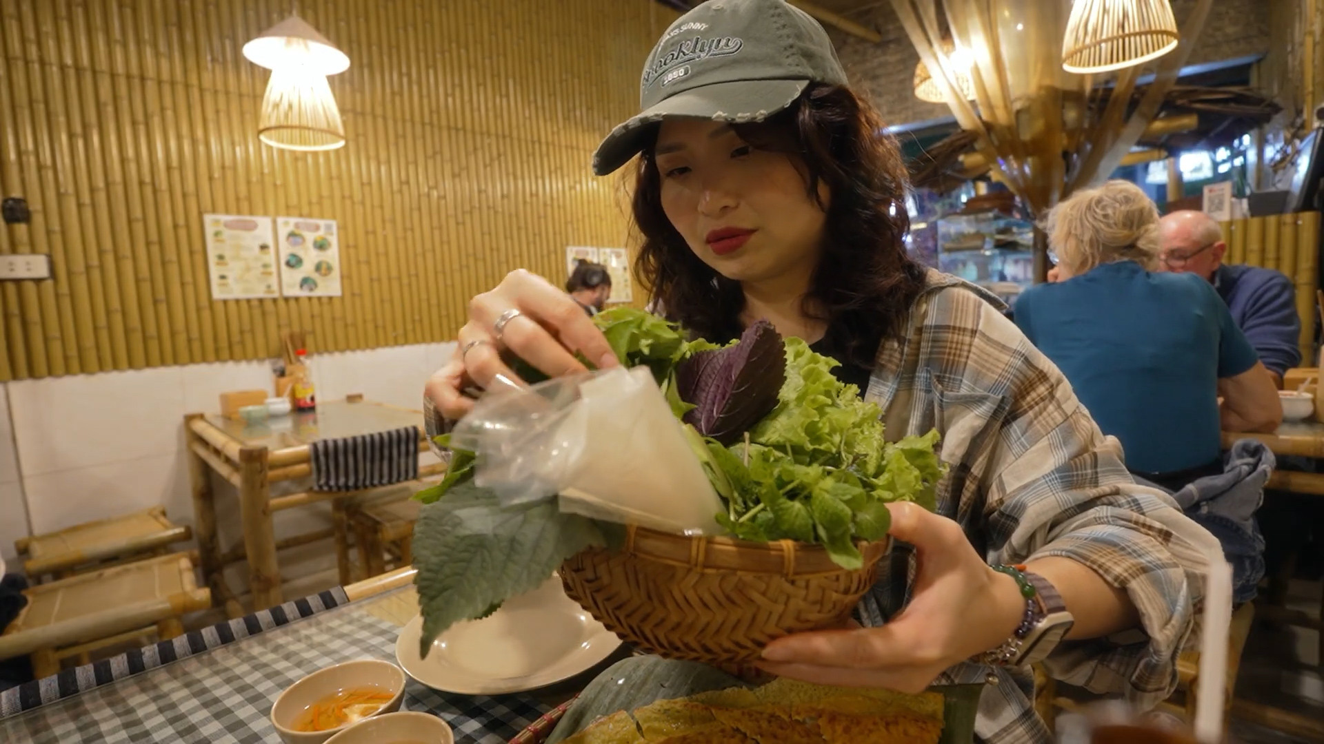 khách trung bánh tráng bánh xèo