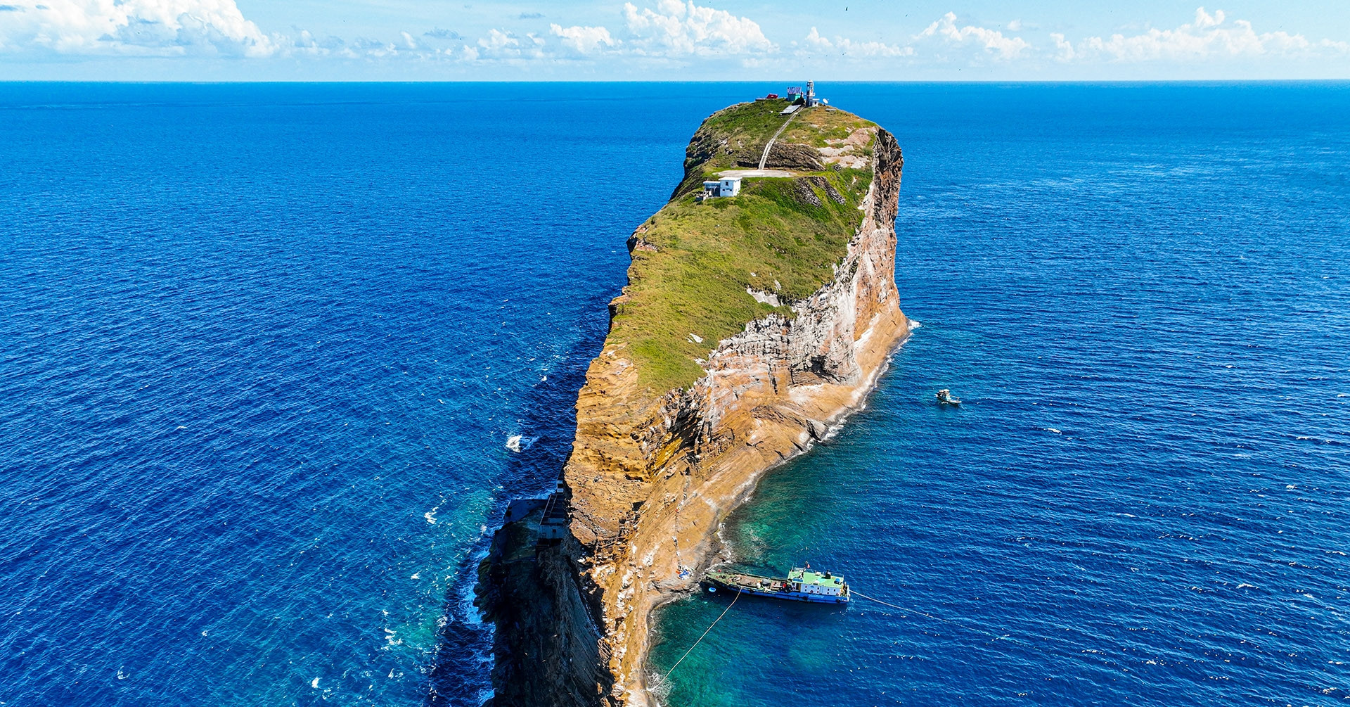 Vietnam’s whale-shaped island stands firm in the southern East Sea