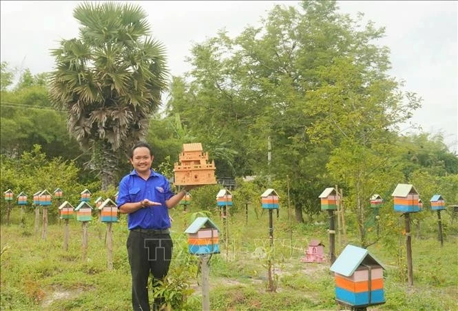 ‘Nature-friendly’ bee farming model bring high income to farmer