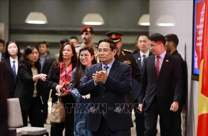 Prime Minister meets Vietnamese community in Kuwait